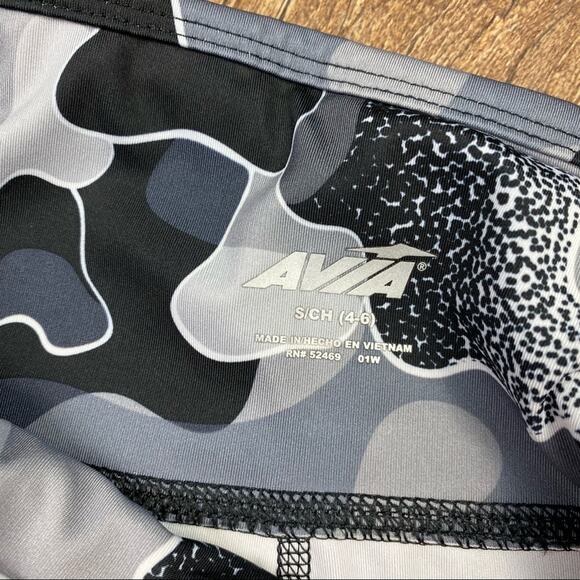 Avia High Rise Camo Cropped Leggings Side Pockets Size Small - Picture 3 of 4